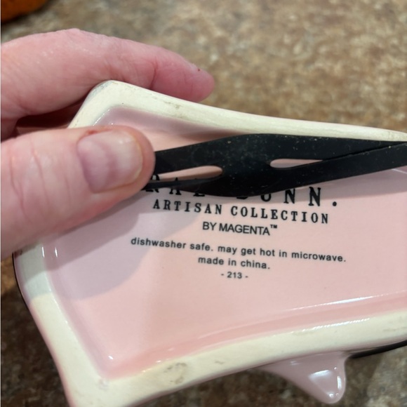 Rae Dunn Set of Pink Ceramic ghost shaped Measuring Cups - Picture 5 of 5